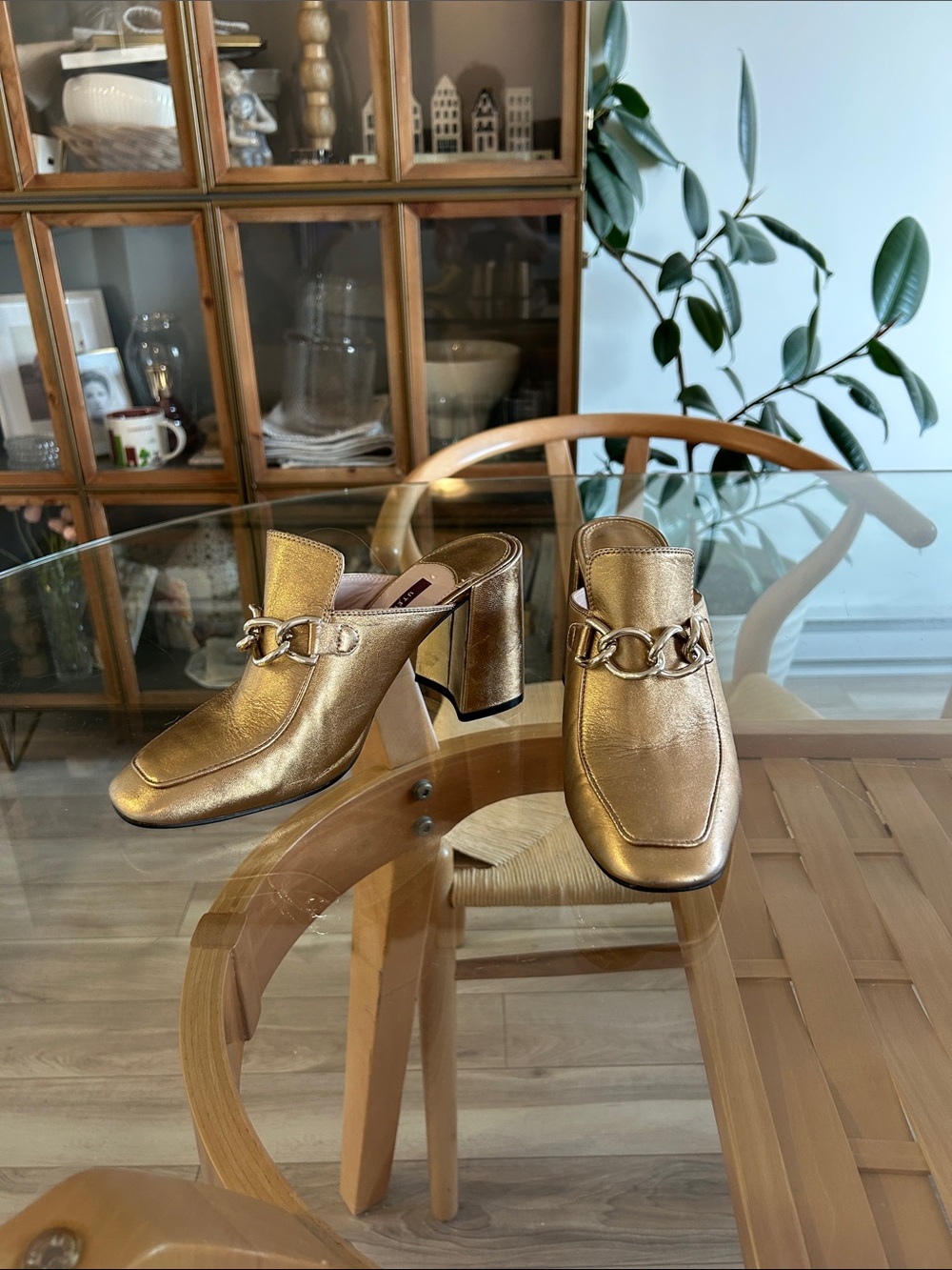 Uterqüe Gold Chain-Accent Women's Mules Metallic Block Heel